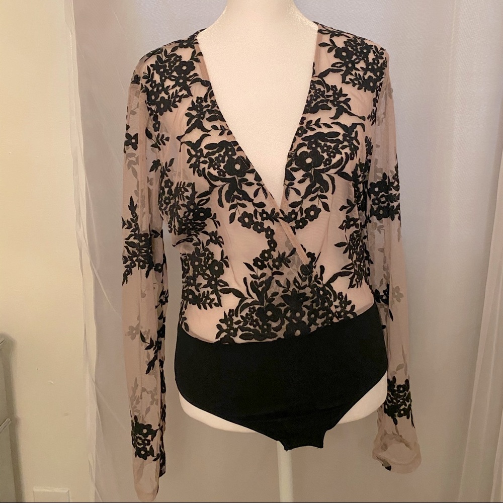 Bardōt sheer patterned bodysuit size 8/M